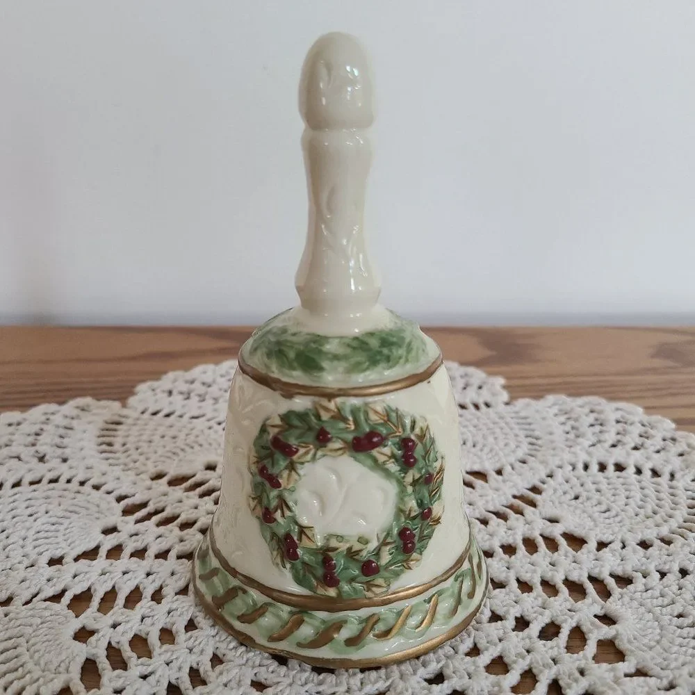 Porcelain Ceramic Christmas Holiday Wreath Bell Hand Bell Gold Accents Vintage